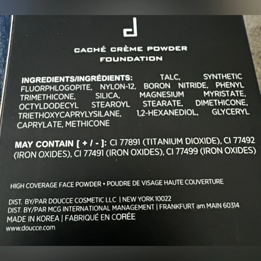 NEW DOUCCE Cache Cream Powder Foundaton in Color YL3
